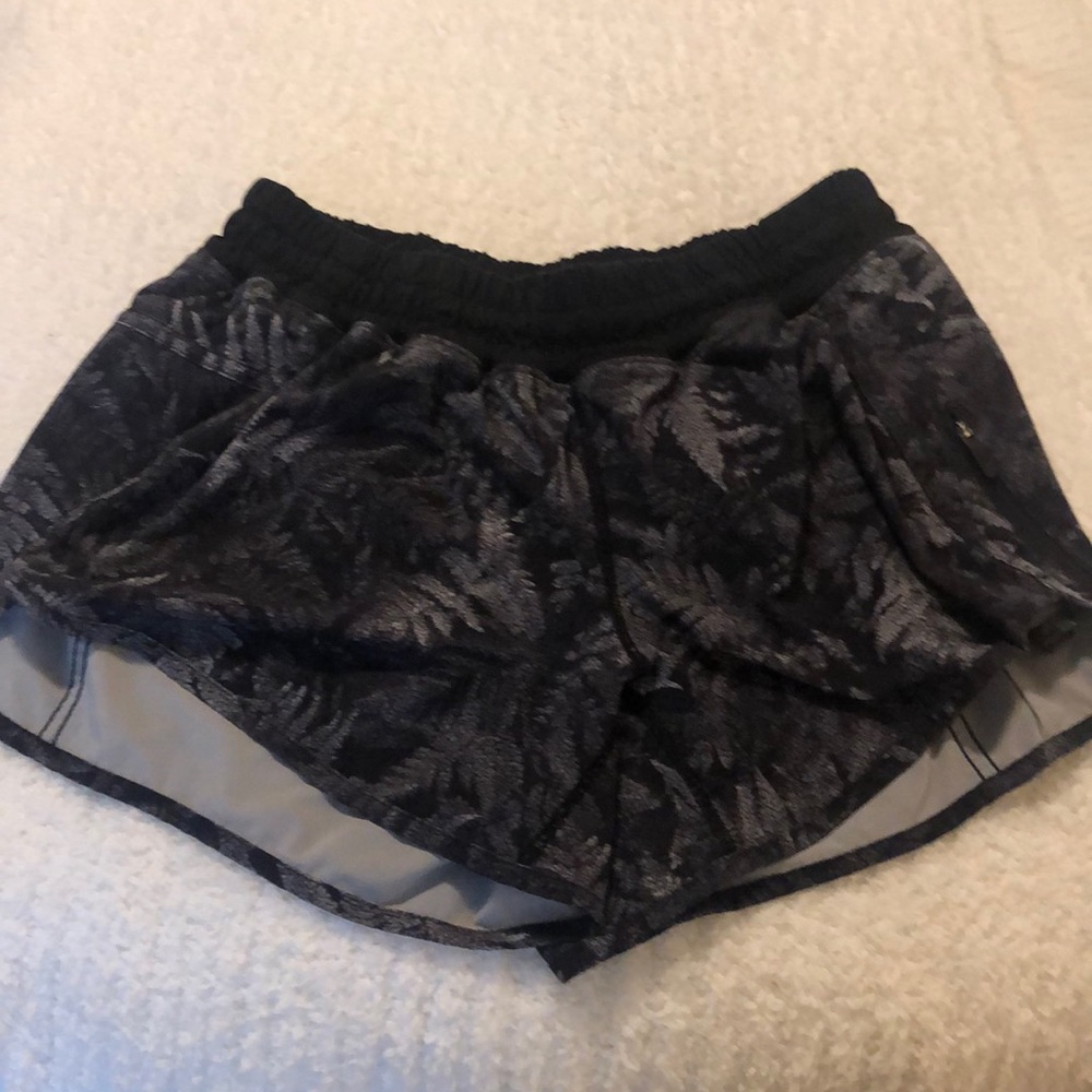 Lululemon tracker shorts